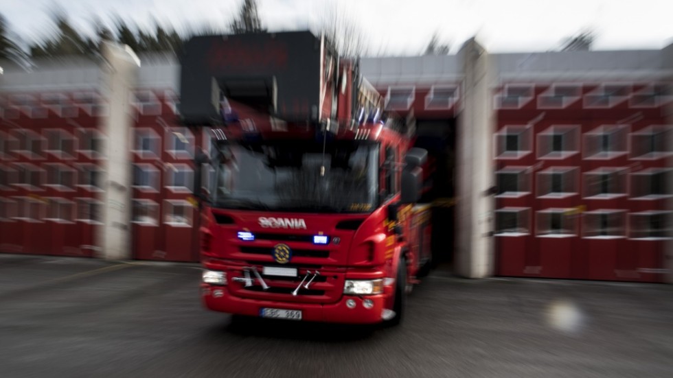 En person har förts till sjukhus efter en radhusbrand i Upplands Väsby. Arkivbild.