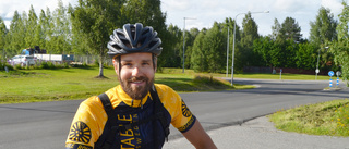 Pierre cyklar genom Sverige för mäns hälsa