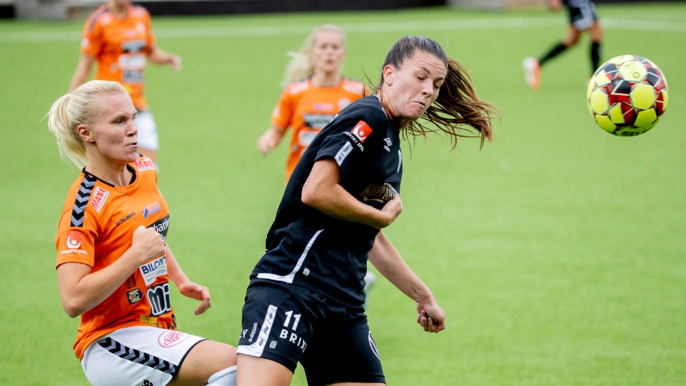 Pauline Hammarlund (höger) gjorde båda målen i Göteborgs 2–0-seger borta mot Uppsala. Arkivbild.