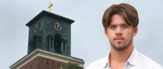 Varför dånar kyrkklockorna i Nyköping så mycket?