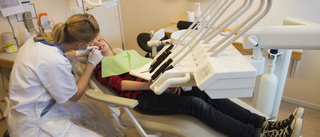 "Rekordlånga köer till tandläkaren innebär att patienter kan få vänta upp till fem år på ett besök idag"