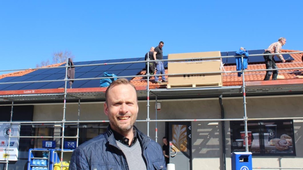 Andreas Holm satsar på solenergi i sin butik