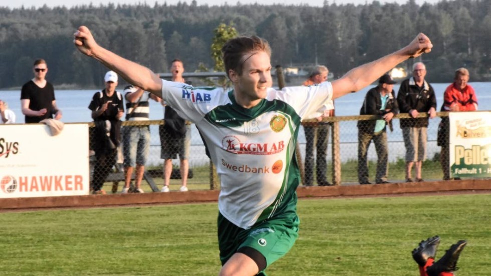 John Svensson låg bakom HFK:s första seger med två mål. I nästa omgång väntar ett högintressant derby mot Gullringen.