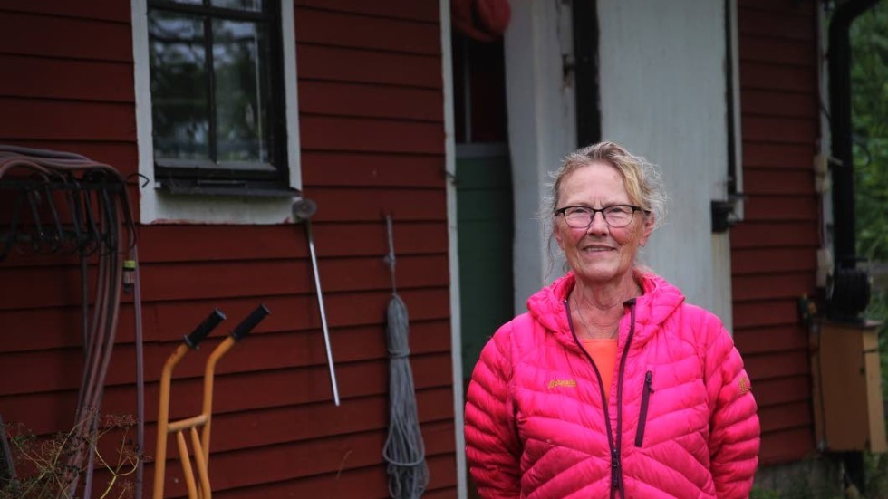 Charlotte Sterve bor i Ginkelösa lillgård. I planen på kulturmärkning fanns först en loge på hennes tomt med, trots att den inte stått där på nästan 50 år.