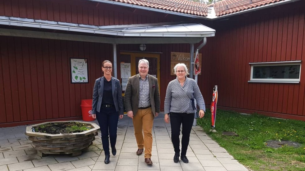 Vidingsjö  motioncentrum – här finns många aktivitetstillfällen. Både för de med och utan jobb. Från vänster Linda Ljungqvist, Fredrik Lundén (M) och Helena Paulsson.