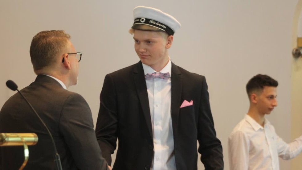 Sebastian Karlström, EE16, uppmuntrades med stipendium med motiveringen "För att ha uppvisat god vilja och ett genuint intresse för teknik samt visat goda studieresultat".