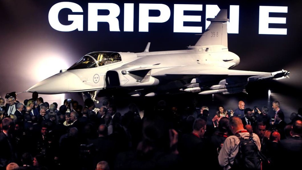 Senaste. Nya Gripen E premiärvisades i Linköping den 18 maj 2016.