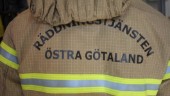 Kvinna försökte släcka branden i friggebod: Förd till brandskadeenheten på US