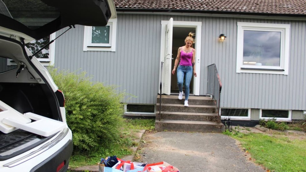 Jennie Klaar gläds åt att äntligen få flytta in i sin hyresbostad på Dackevändan.