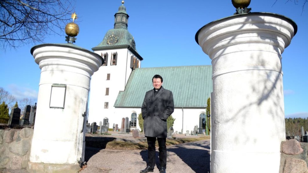 "Man brukar säga att en kyrkoherdes uppdrag består av 75 procent administration och 25 procent församlingsarbete", säger Jörgen Sundeborn som började sin nya tjänste den 1 mars.