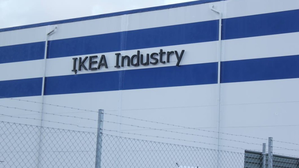 Ikea Industry storsatsar i Hultsfred. När den nya produktionshallen tas i bruk 2024 kan betydligt fler garderober tillverkas i anläggningen.