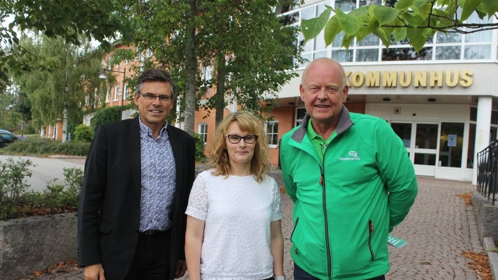 lars Rosander, Martina Johansson och Ulf Larsson presenterar Centerns valprogram.