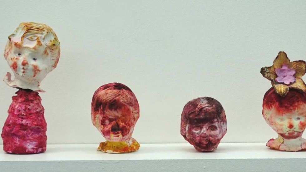 Skulpturer från gruppen Arton huvuden av Kerstin Hansson. (Fyra huvuden)