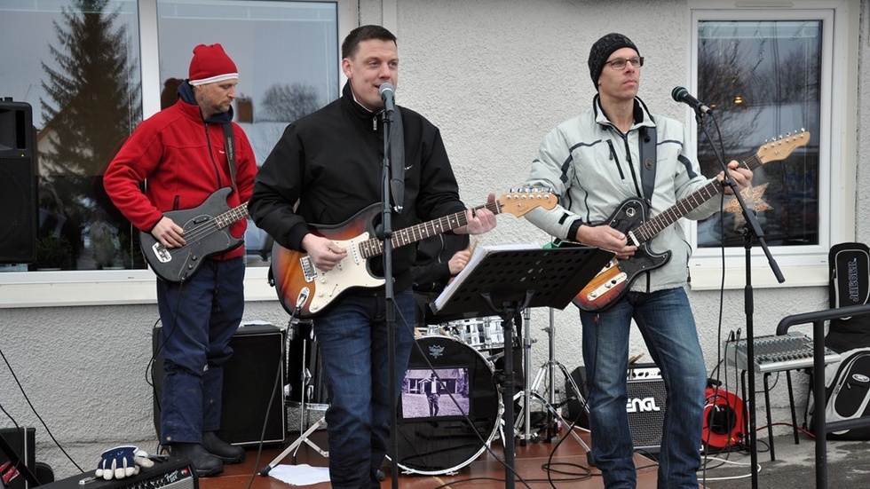 På torget bjöd Bagarns på rockklassiker och julmusik. Foto: Lovisa Monell