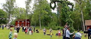 Många danser i midsommar