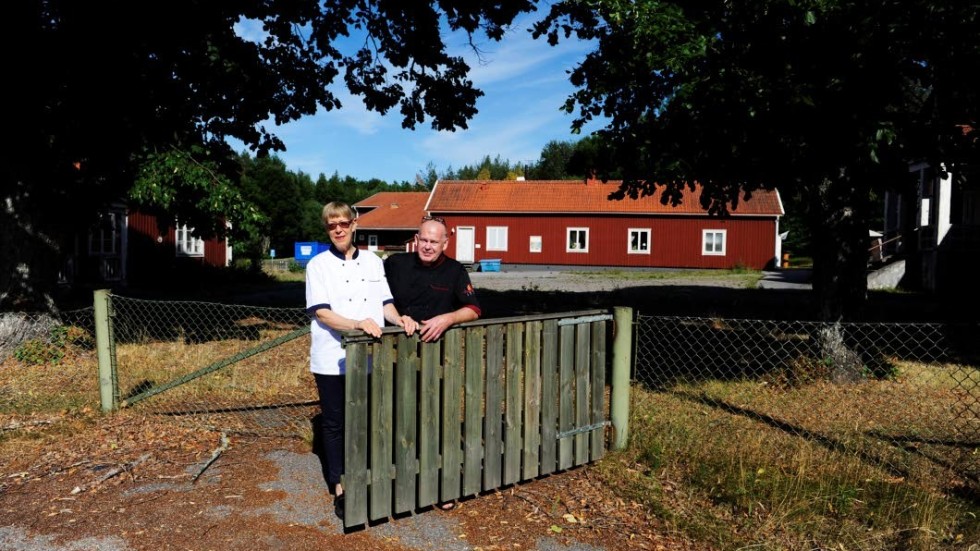 Gamla skolmatsalen har blivit restaurang. Greta Kron och Håkan Johansson erbjuder även catering.