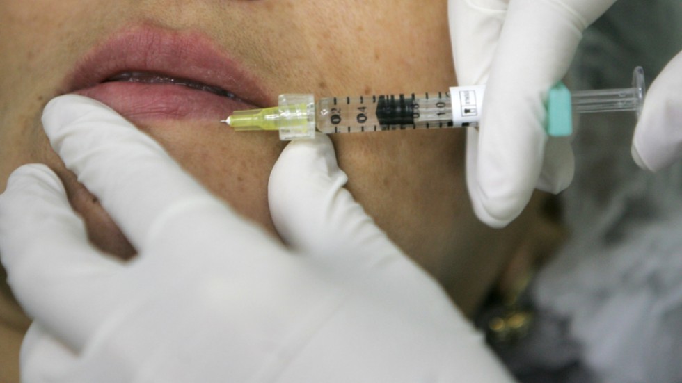 Reklam för botox får inte riktas mot allmänheten men det struntar många kliniker i, enligt Konsumentverkets genomgång.