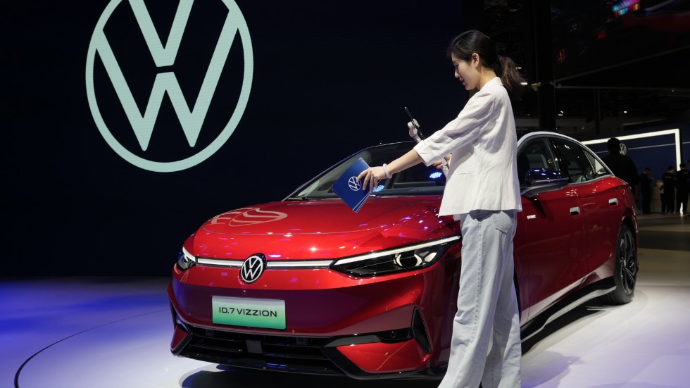 Volkswagens nya ID.7-modell visas upp i samband med bilmässan i Shanghai, Kina. Arkivbild.