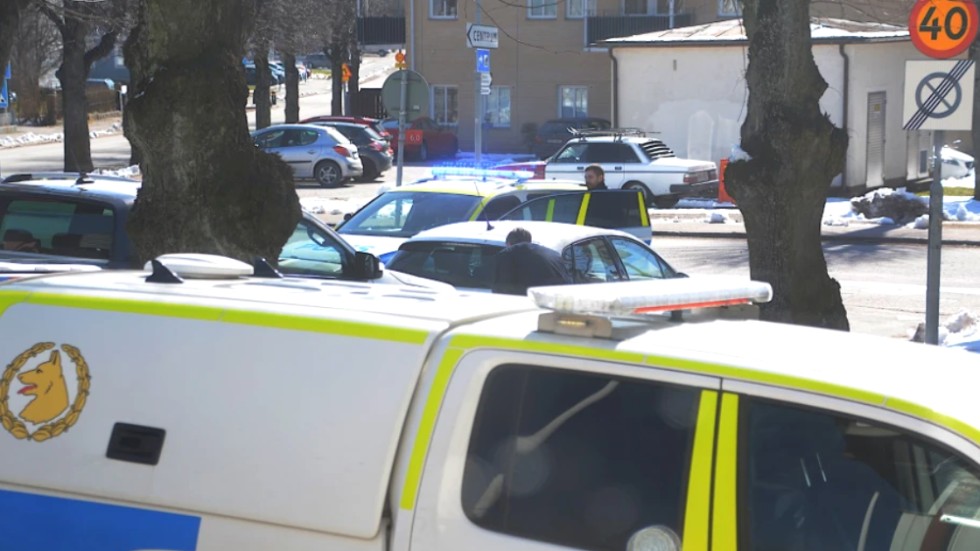 Här på Järnvägsallén i centrala Vimmerby tog den vingliga färden stopp och polisen kunde gripa den grovt rattfulla Vimmerbybon.