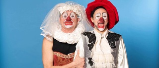 Clowner spelar Romeo och Julia