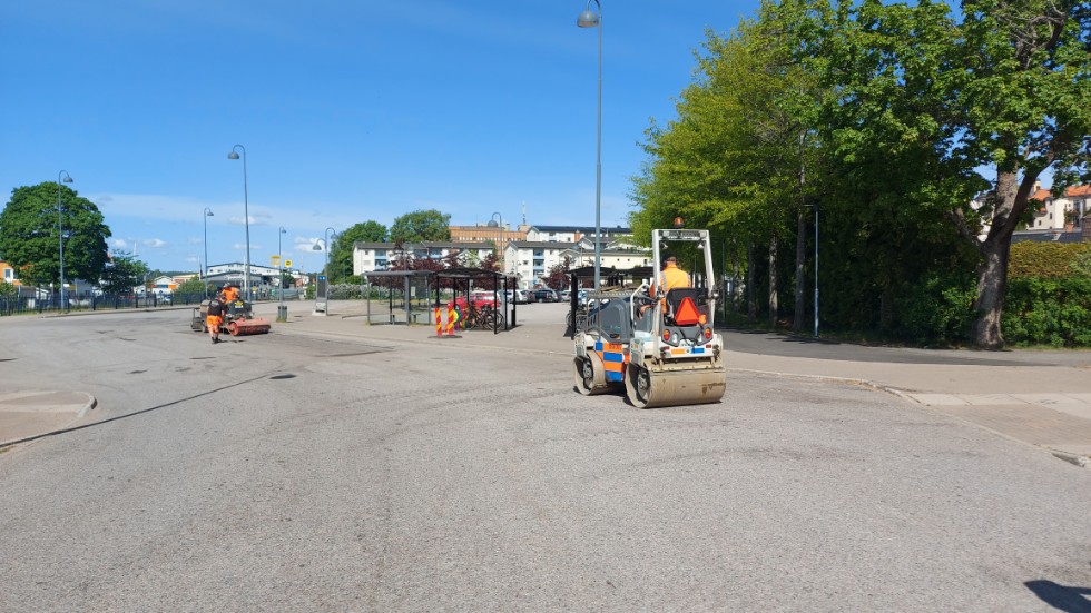 I måndags var Peab och asfalterade vid busshållplatsen nere vid resecentrum.