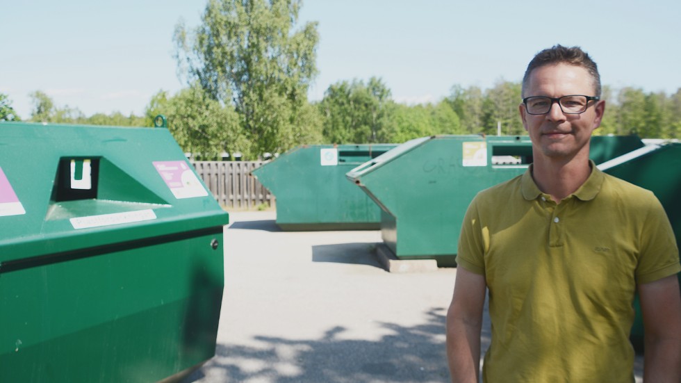 Från och med årsskiftet blir alla tio återvinningsstationerna i kommunen Vemabs ansvar. "Inledningsvis blir alla tio kvar, sen får vi se efter hand. Men någonstans behöver man ju göra av större förpackningar", säger Daniel Johansson.