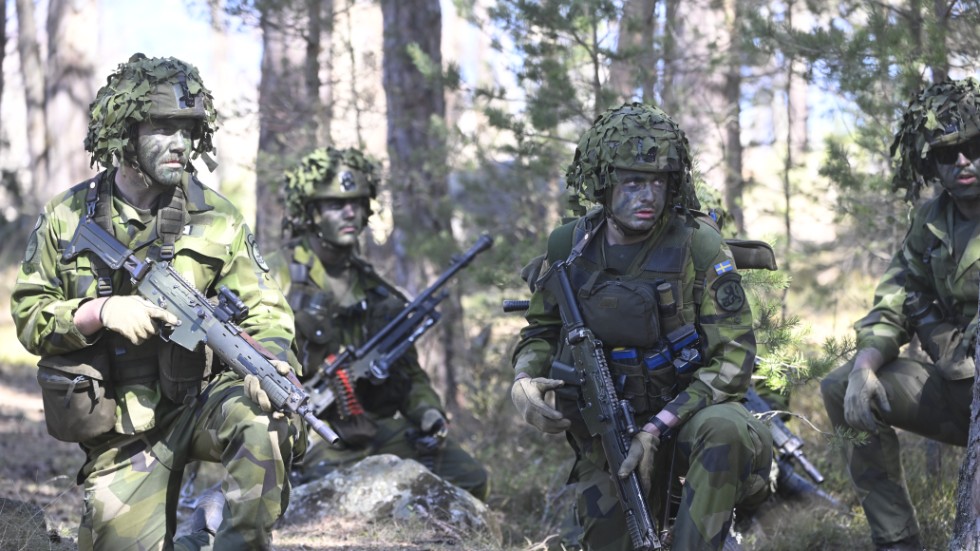 Vi tar nu initiativ för att Sörmland ska inkluderas i utbyggnaden av det militära försvaret, också det en fråga för regional utveckling, skriver regionråden Christoffer Öqvist (M), Lars Lundqvist (KD) och Mattias Claesson (C).