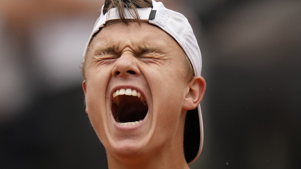 Holger Rune, 20, besegrade Casper Ruud, 24, i semifinalen i Roms prestigefyllda ATP-turnering.