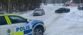 Körde på person, krockade med bil och fastnade i snöhög 