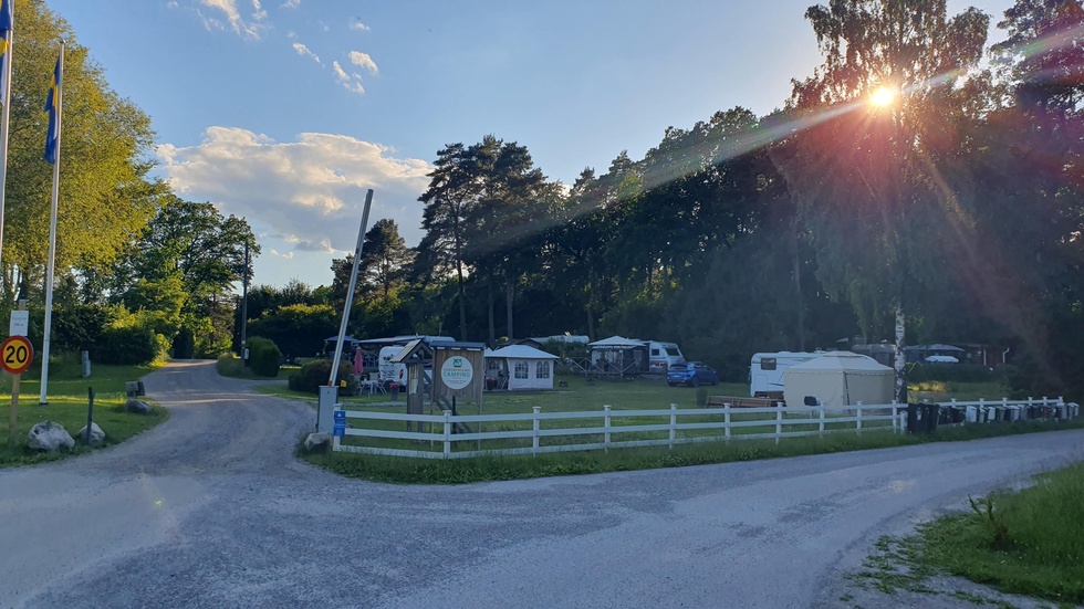 Sundbyholms camping utanför Eskilstuna ska utvecklas. Kommunen har valt att inte förlänga avtalet med föreningen som driver campingen i dag, vilket har rört upp känslorna och föranlett flera personer att skriva på insändarplats.