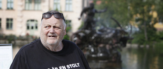 Kjells vrede: Skulpturen i Torshälla är smutsig