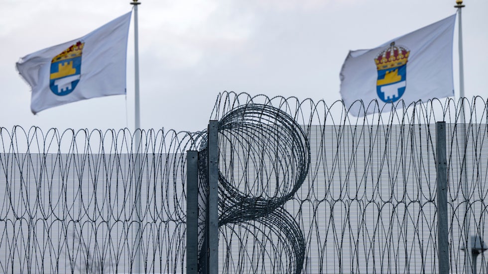 Fånge allvarligt skadad efter fängelsebråk