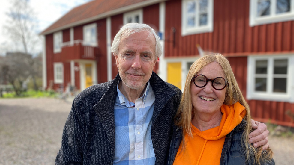 Bo Arvidsson och Charlotte Gustafsson, kanske mer kända som Jappe och Tott, har drivit vandrarhemmet i hembygdsgården i Mjölby i 31 år. Den 32:a säsongen blir deras sista.