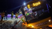 Buss gled av vägen på södra Gotland – stort bärgningsarbete