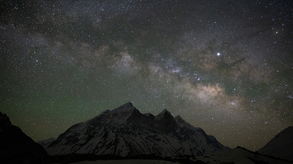 När vi tittar upp mot natthimlen och ser alla dessa stjärnor och galaxer utspridda över himlavalvet kan man inte annat än förundras över universums oändlighet, skriver Peter Hellsten i ett svar till Nils Ronquist.