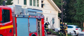 Stor insats efter brand i villa – bastudel skadad