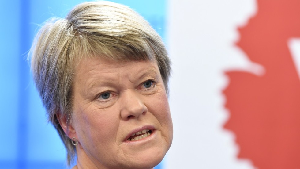 Vänsterpartiets Ulla Andersson, ekonomisk talesperson, presenterar partiets budgetmotion vid en pressträff i riksdagens presscenter.