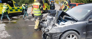 Personbil frontalkrockade med lastbil utanför Frödinge – två personer till sjukhus