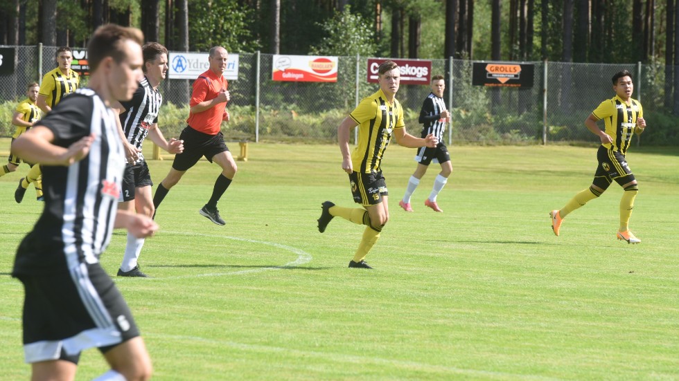 Erik Lindblad säkrade segern med sitt 2-0-mål för Gullringen hemma mot Tenhult.