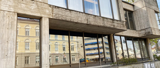 Han har tröttnat på Norrköpings smutsiga fasader: "Det går att tvätta bort 50 års smuts!"