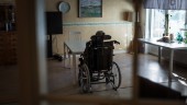 Hemtjänsttagare gled ur rullstolen och bröt foten – vården dröjde ett dygn ✓Utredaren: "Risk för liknande olyckor i framtiden"