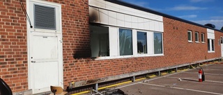 Byggarbetare släckte pyrande brand på skola