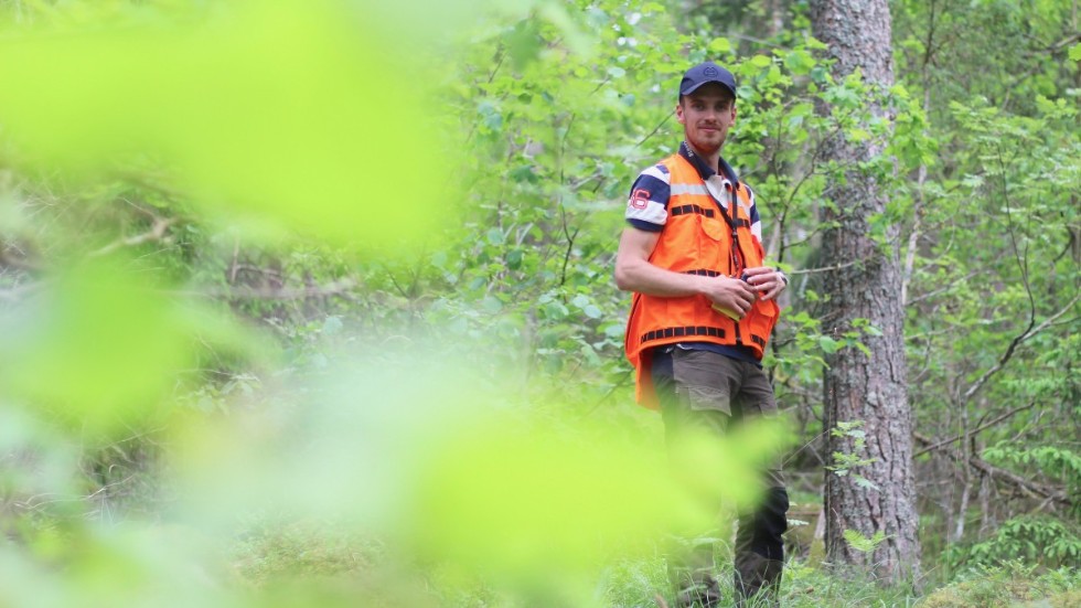 Daniel Siverholm driver eget företag inom skogsbruk till vardags vilket underlättar satsningen på ridsporten.