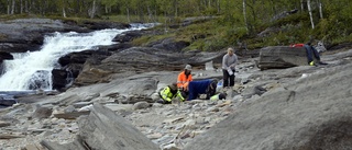 Högt vatten stoppar utgrävningen vid Silbojokk: "Vattnet stiger alldeles för fort så vi hinner inte"