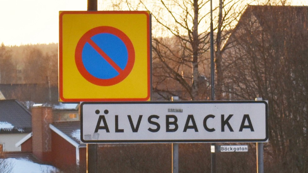 Skribenten undrar varför man inte kan bygga en tunnel vid Fabriksgatan mellan Norrböle och Älvsbacka och får svar direkt.