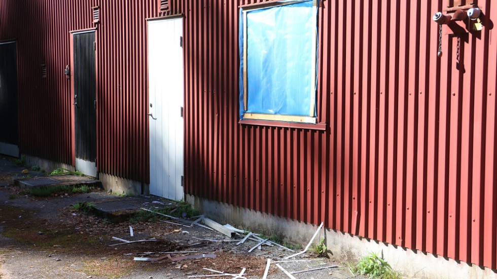 Gamla reningsverket i Järnforsen har utsatts för skadegörelse. Någon har varit därinne, men ingenting är stulet. Av den enkla anledningen att byggnaden är tom.