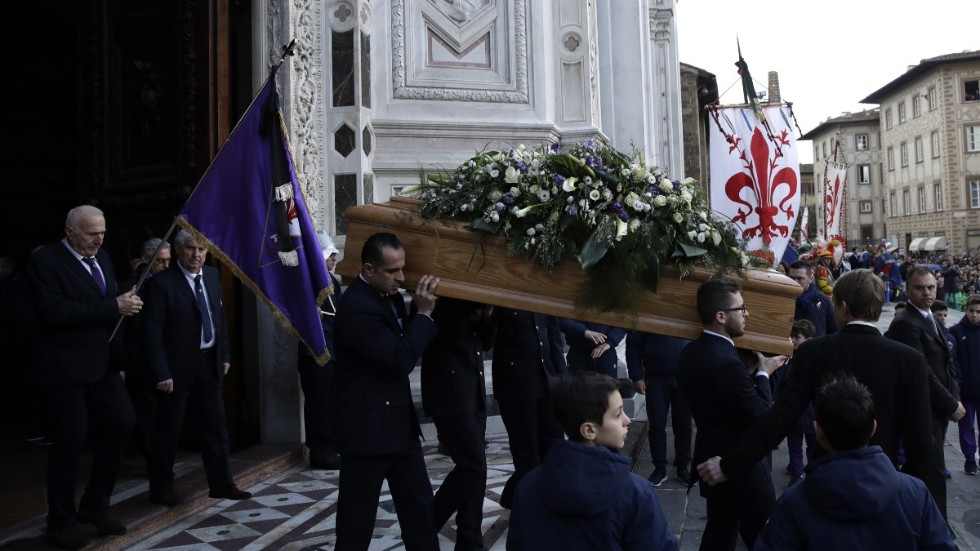 Många fotbollsspelare och supportrar deltog vid Davide Astoris begravning. Arkivbild.