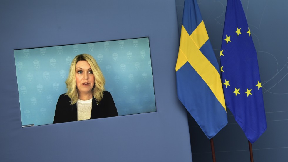 Socialminister Lena Hallengren (S) vid en pressbriefing om pandemiläget.
