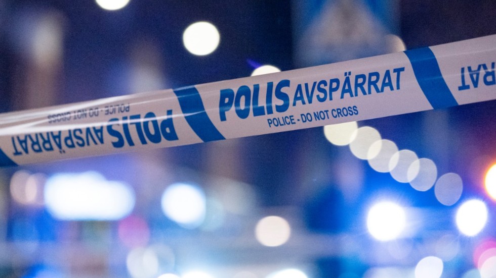 En person har förts till sjukhus efter ett misstänkt mordförsök i södra Stockholm. Arkivbild.