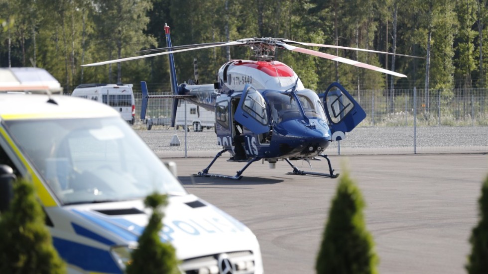 Efter en stor insats på Hällbyfängelset utanför Eskilstuna där två morddömda fångar tagit två ur personalen som gisslan slutade det hela utan allvarliga skador.